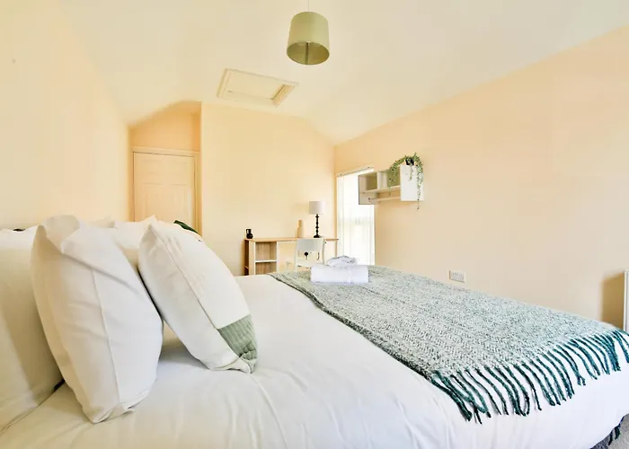 Stayright 3-Bed Home Near Central Cardiff- Sleeps 6, Twin Or King Beds