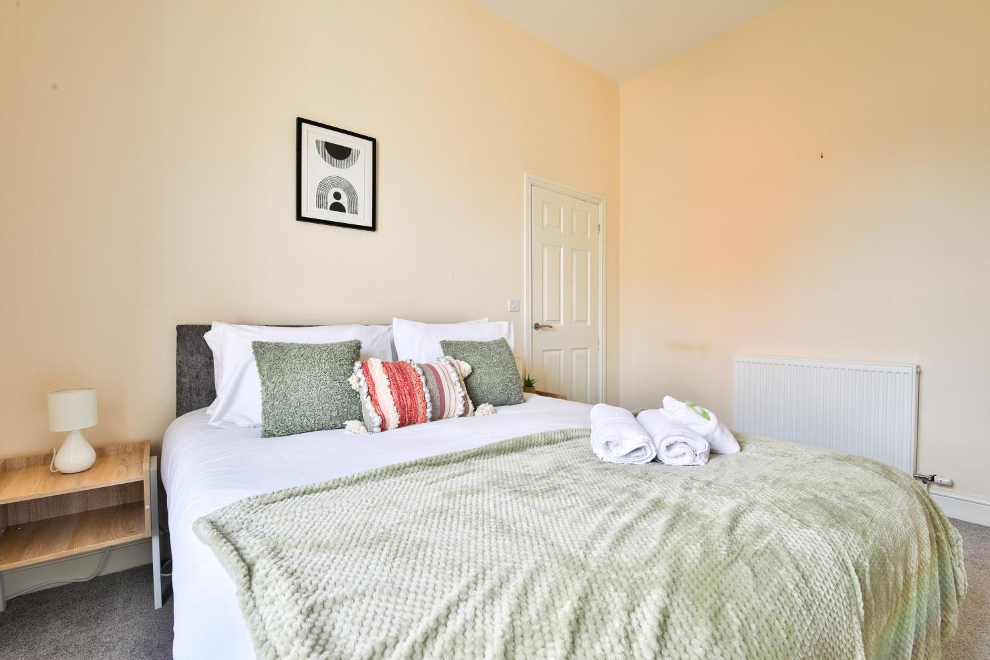 Stayright 3-bed Near Cardiff- Sleeps 6, Twin Or King Beds Cardiff