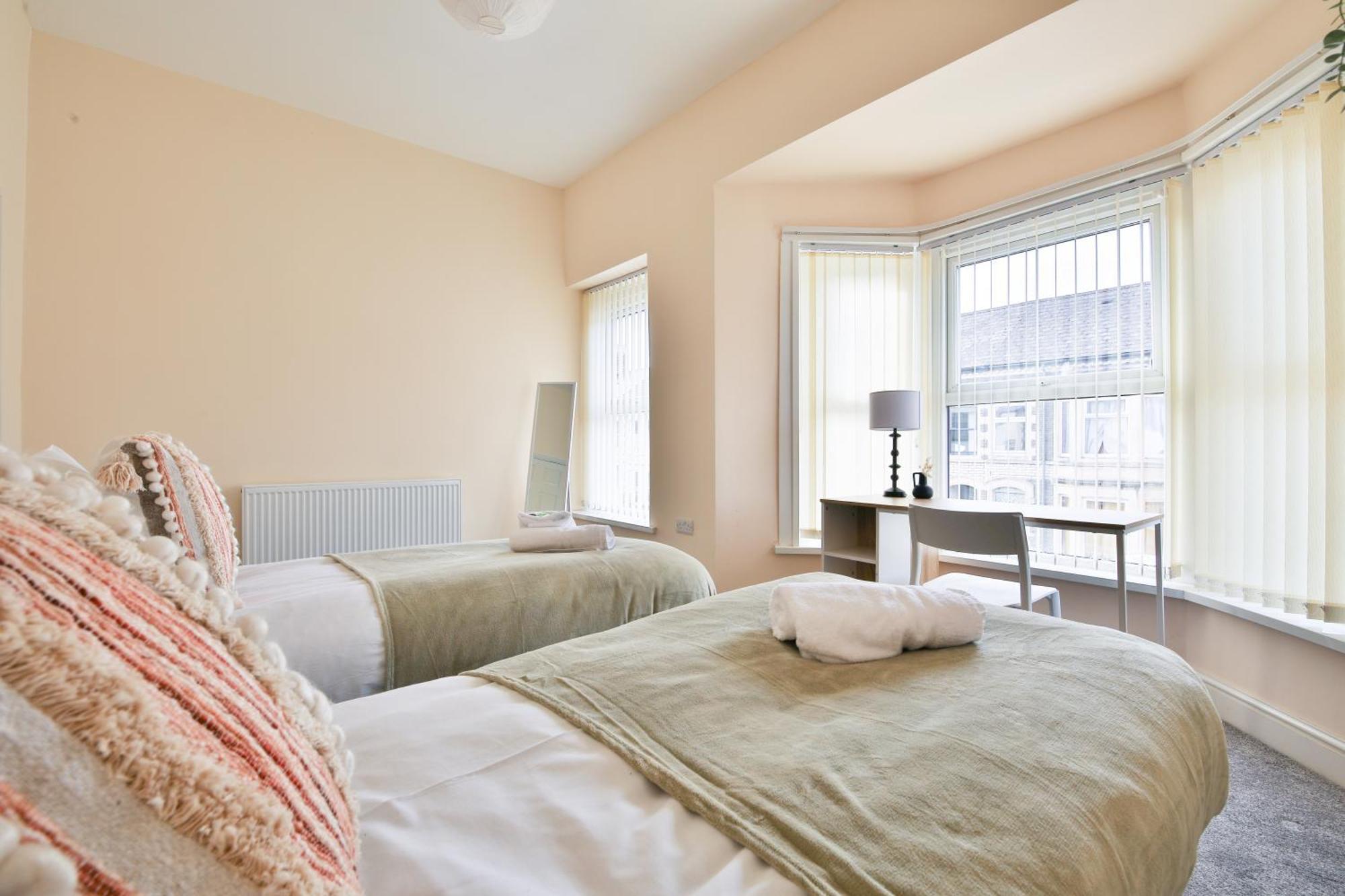 Stayright 3-bed Near Cardiff- Sleeps 6, Twin Or King Beds Apartment