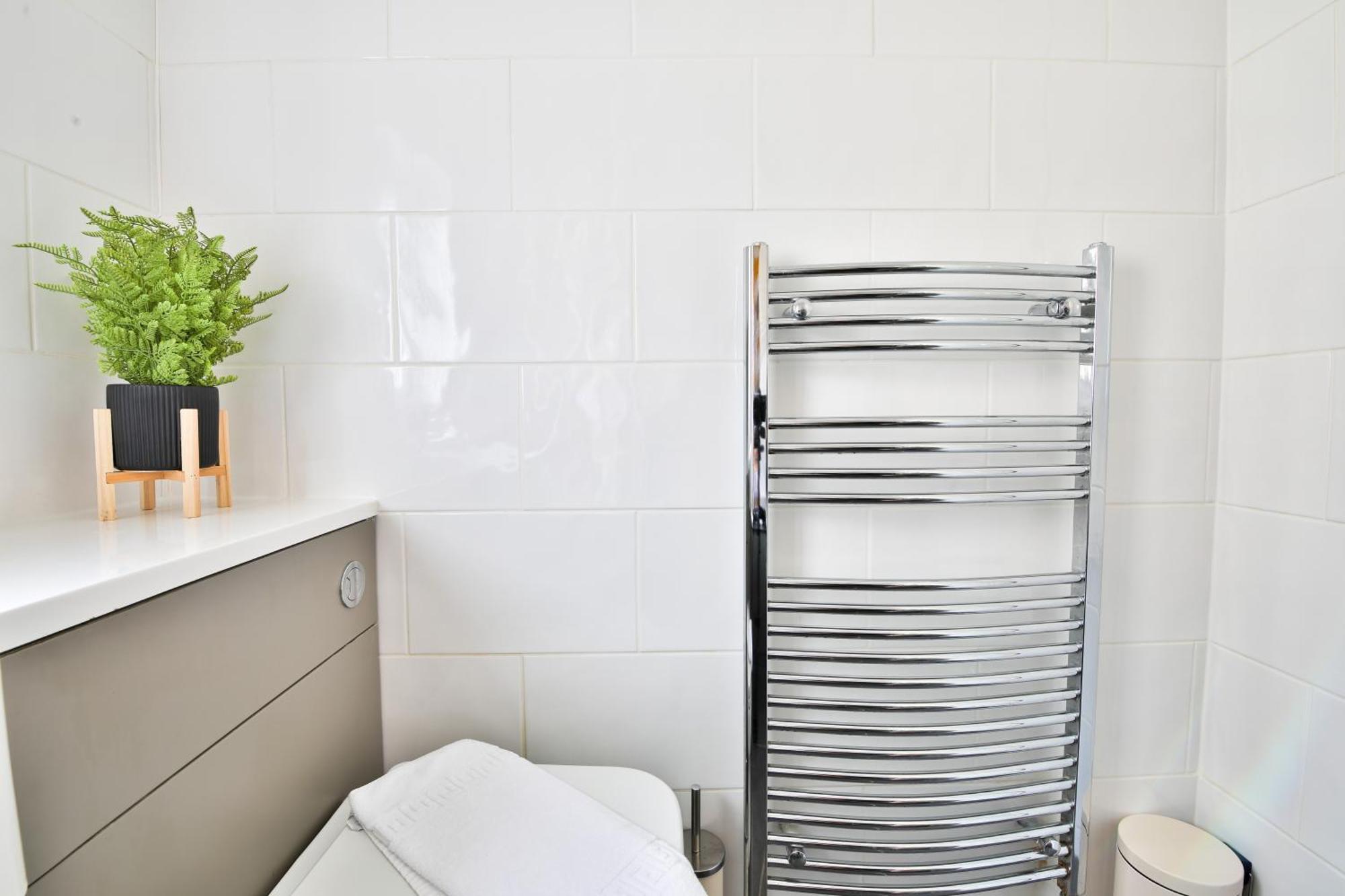 Stayright 3-bed Near Cardiff- Sleeps 6, Twin Or King Beds Cardiff