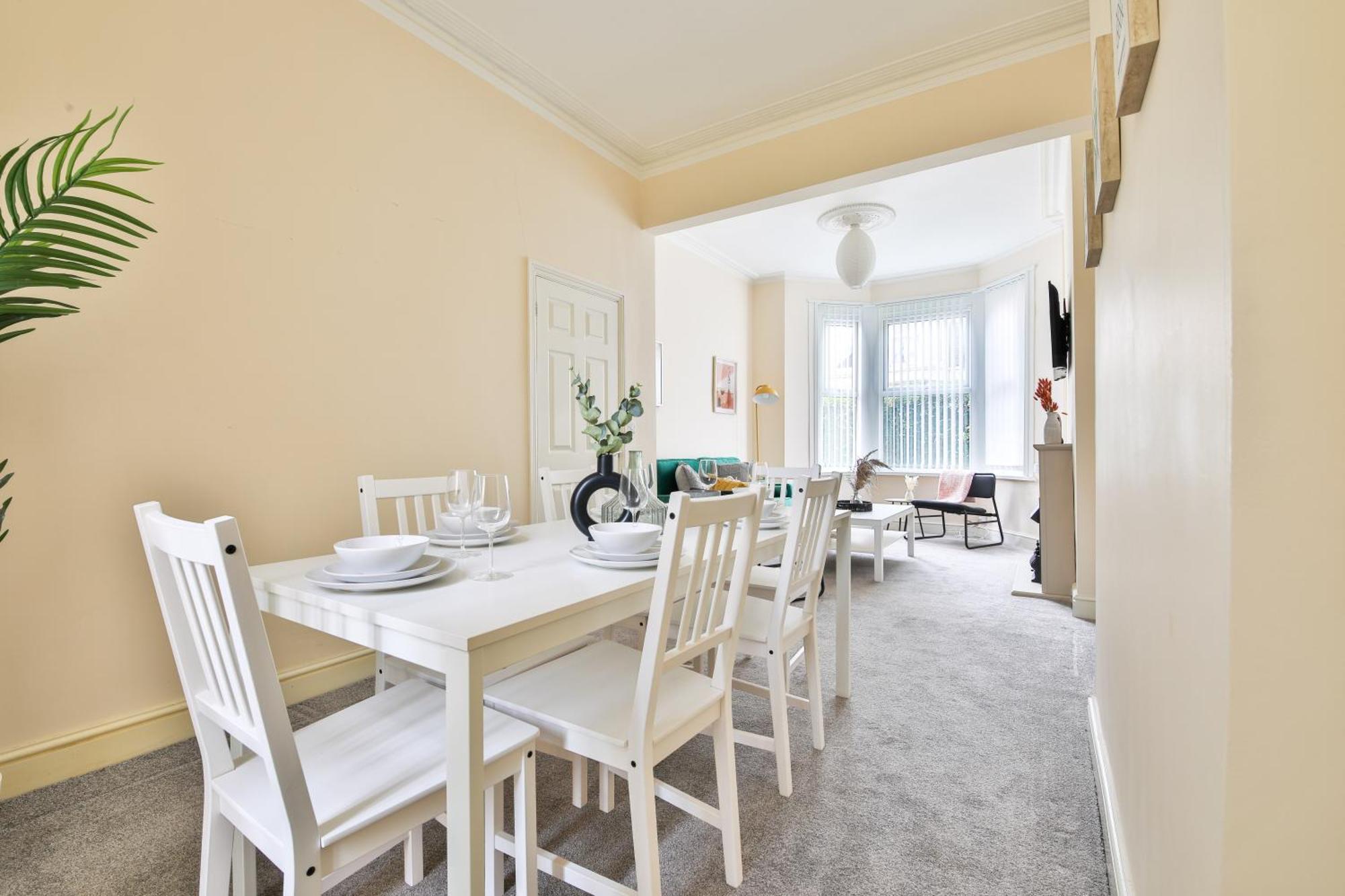 Stayright 3-bed Near Cardiff- Sleeps 6, Twin Or King Beds Apartment Cardiff