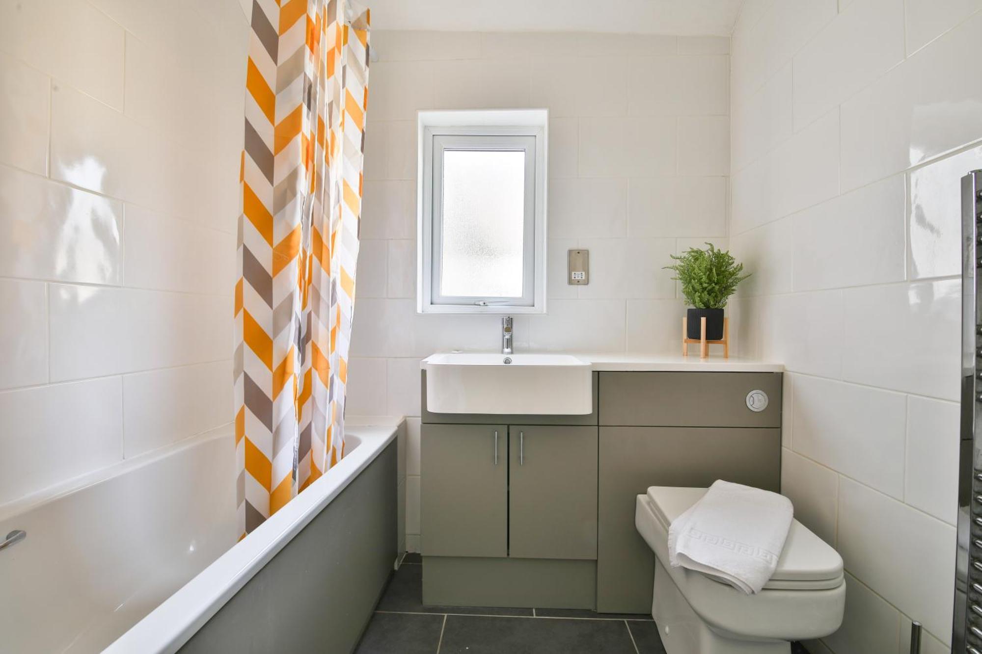 Apartment Stayright 3-bed Near Cardiff- Sleeps 6, Twin Or King Beds *