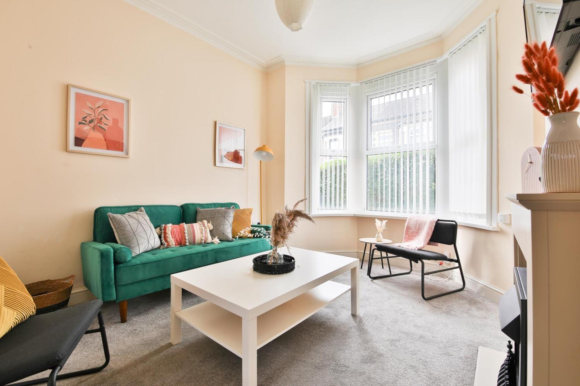 Stayright 3-bed Near Cardiff- Sleeps 6, Twin Or King Beds * Cardiff