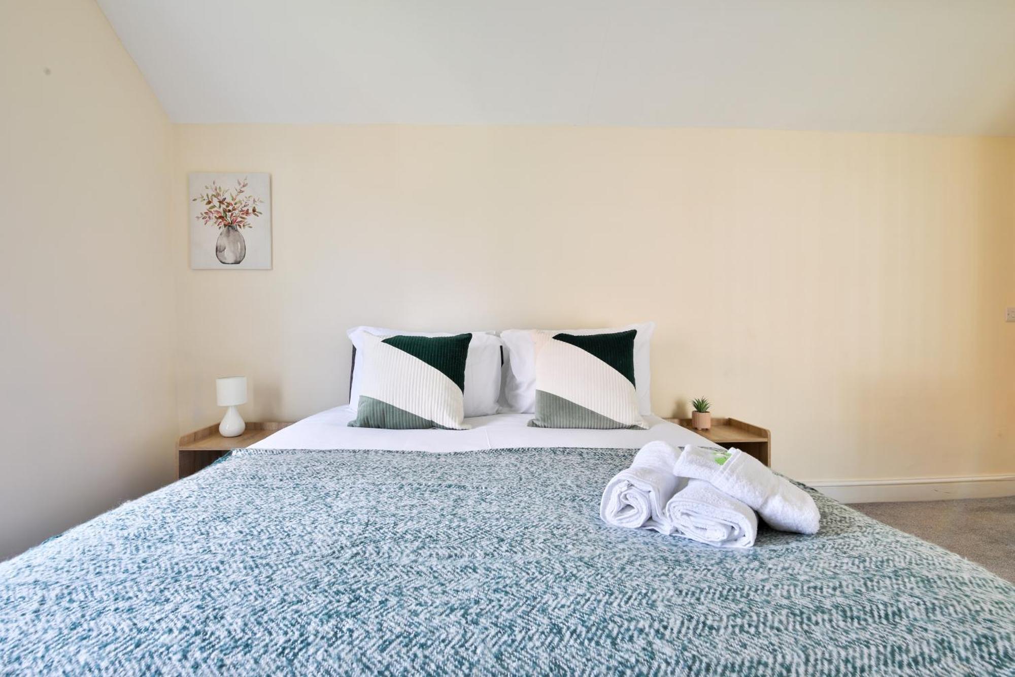 Stayright 3-bed Near Cardiff- Sleeps 6, Twin Or King Beds Apartment *