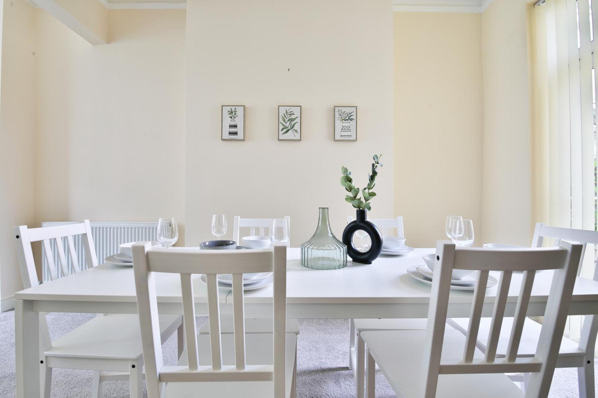 Apartment Stayright 3-bed Near Cardiff- Sleeps 6, Twin Or King Beds *