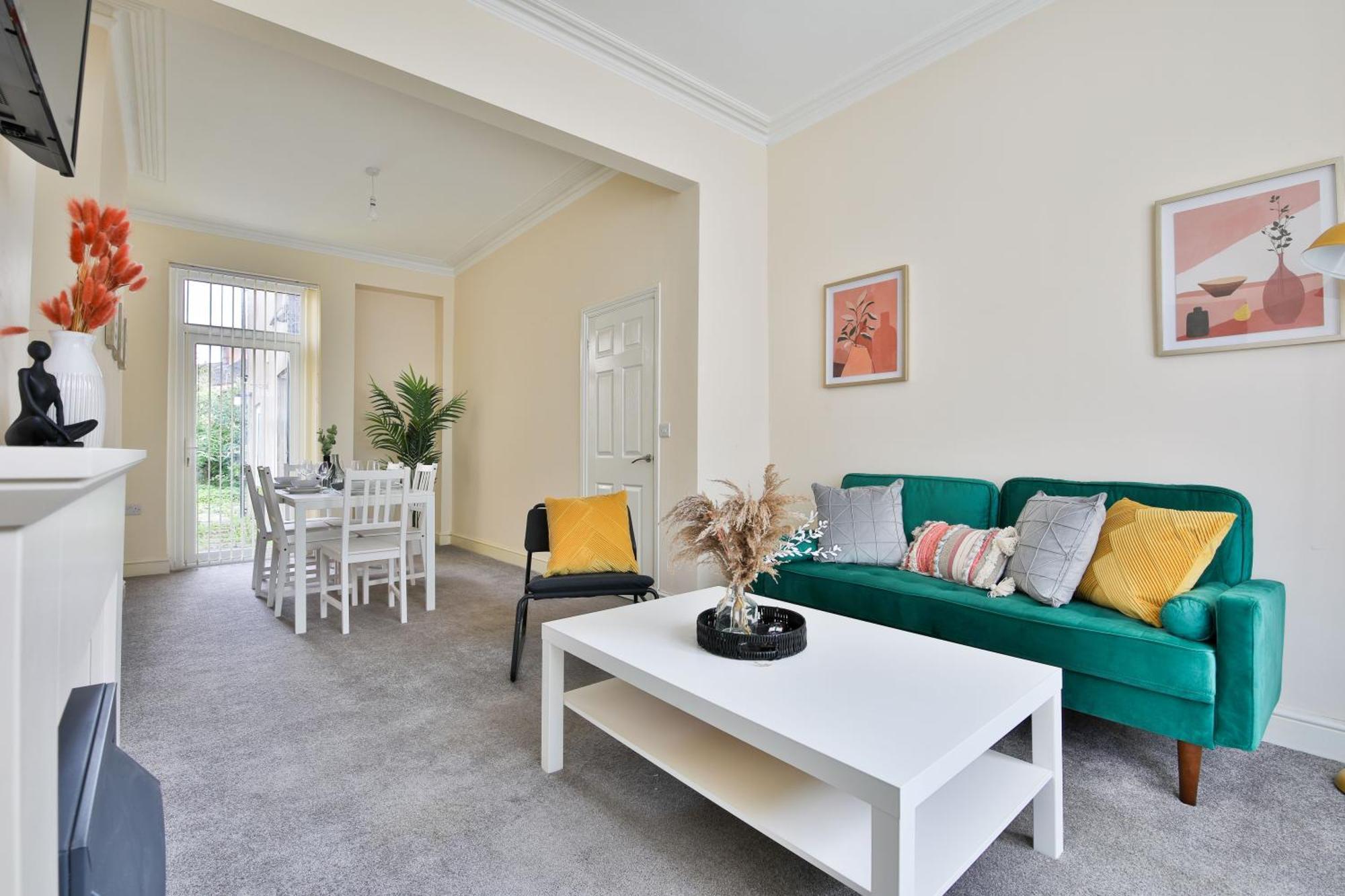 Stayright 3-bed Near Cardiff- Sleeps 6, Twin Or King Beds Apartment