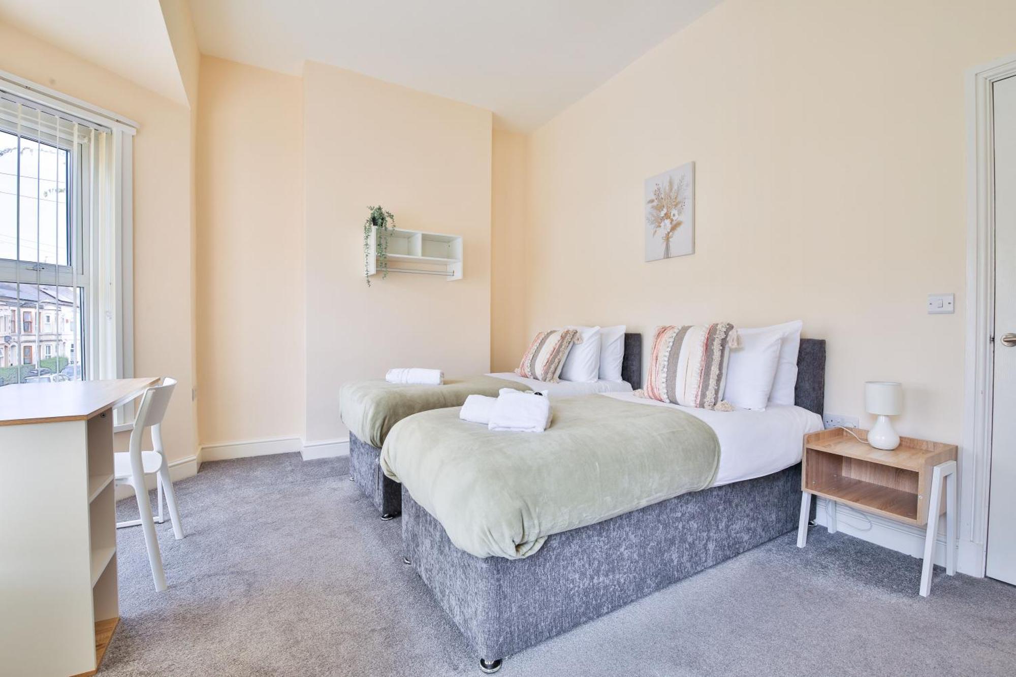 Apartment Stayright 3-bed Near Cardiff- Sleeps 6, Twin Or King Beds *