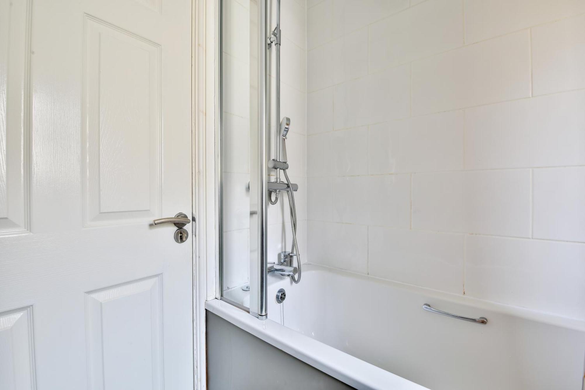 Stayright 3-bed Near Cardiff- Sleeps 6, Twin Or King Beds Cardiff