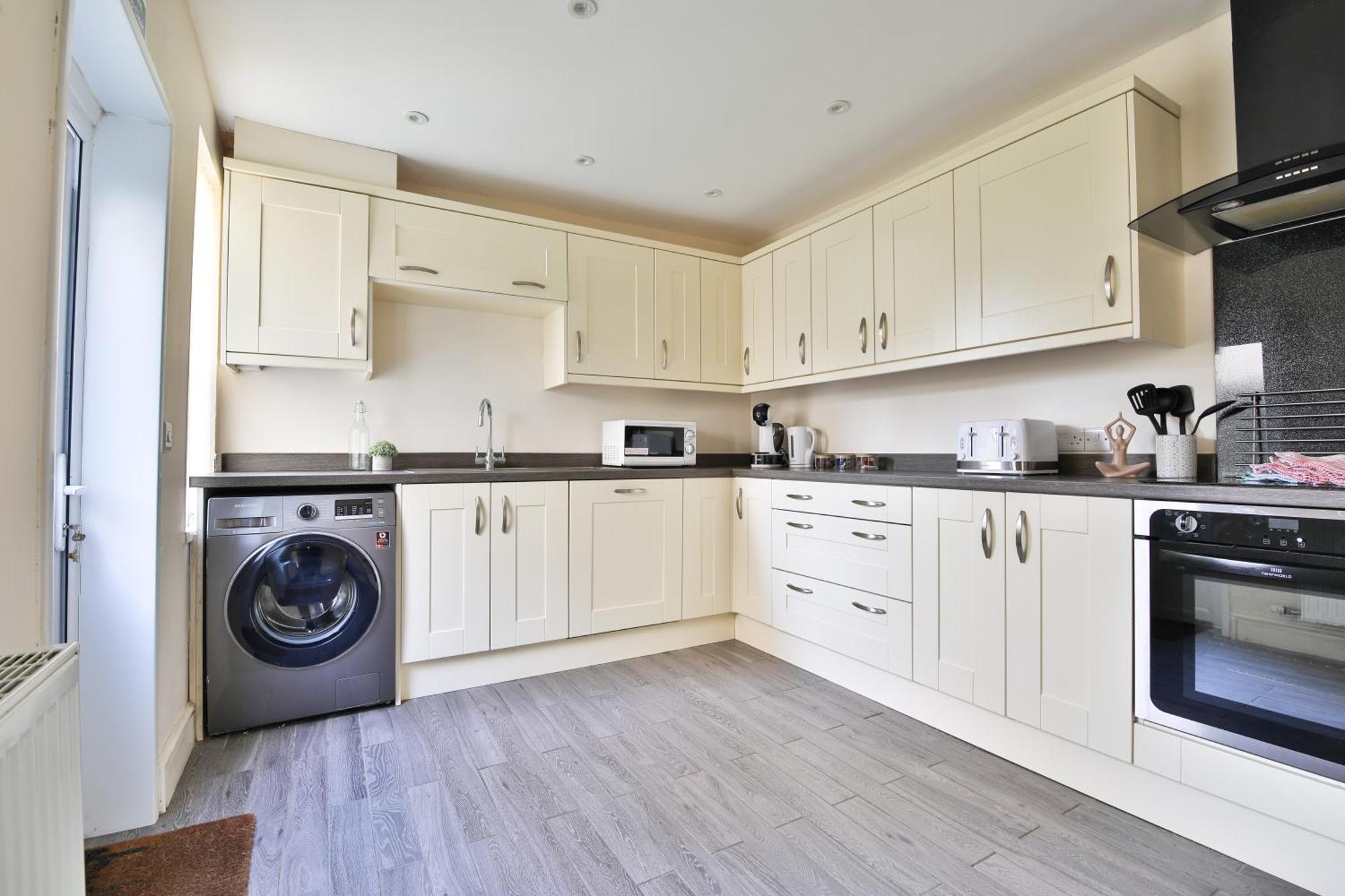 Apartment Stayright 3-bed Near Cardiff- Sleeps 6, Twin Or King Beds